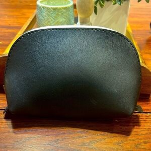 💥2/$10 Saks Fifth Avenue for United Black Cosmetic Toiletry Travel Bag